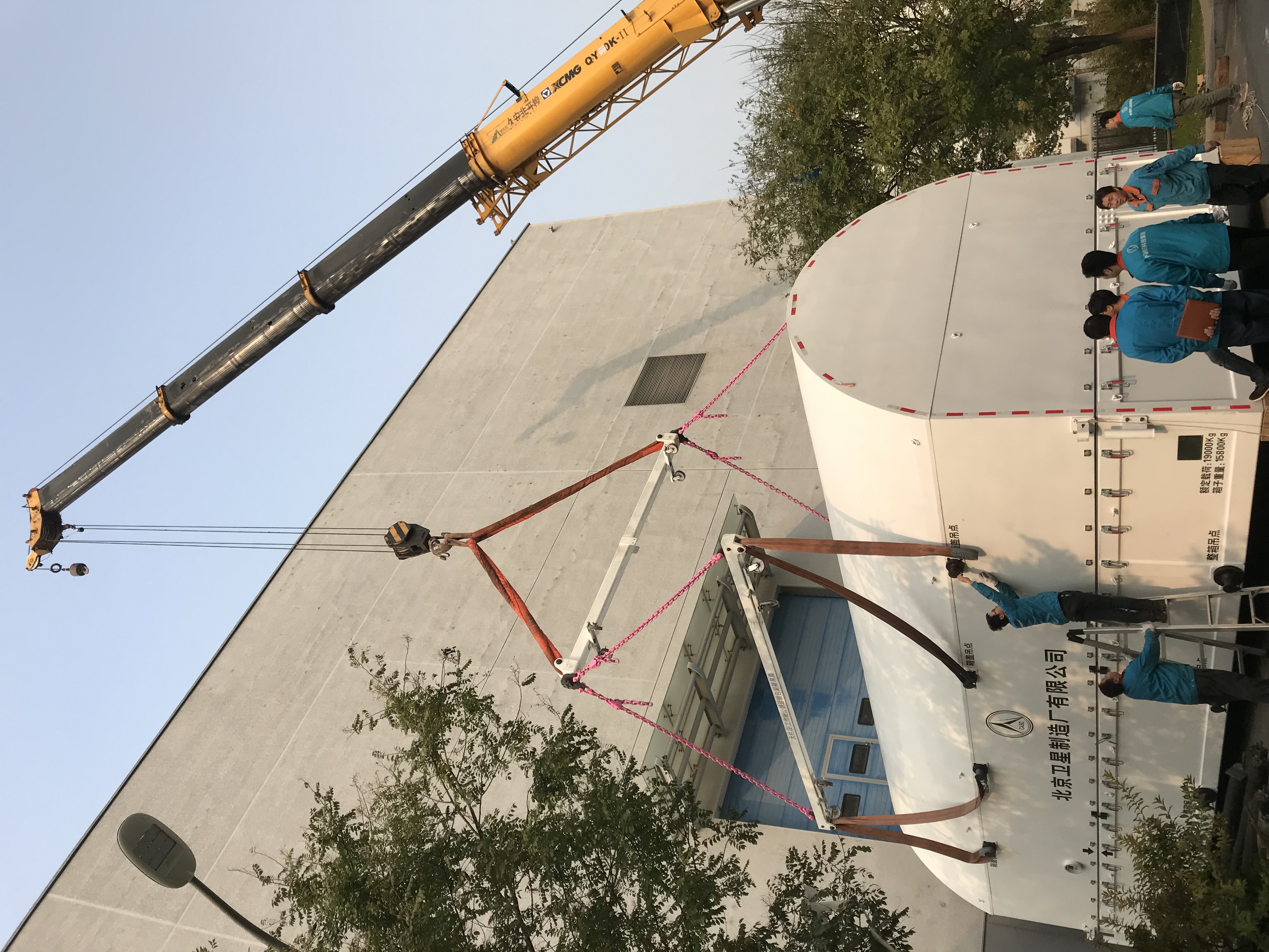 Aviation transport case lifting and heavy equipment packaging site